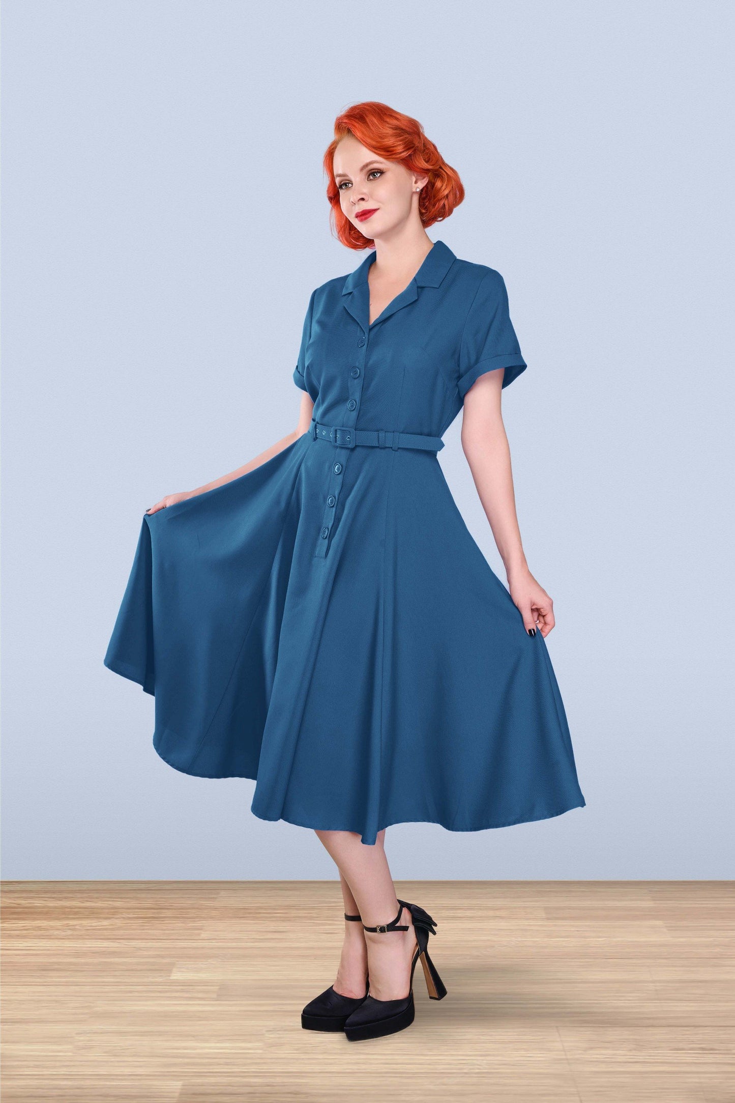 Christine Poly ausgestelltes Kleid – Blau